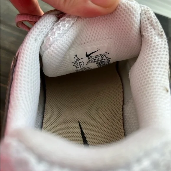 Nike Women's gold Metallic p-6000 Running Sneakers - Picture 7 of 7